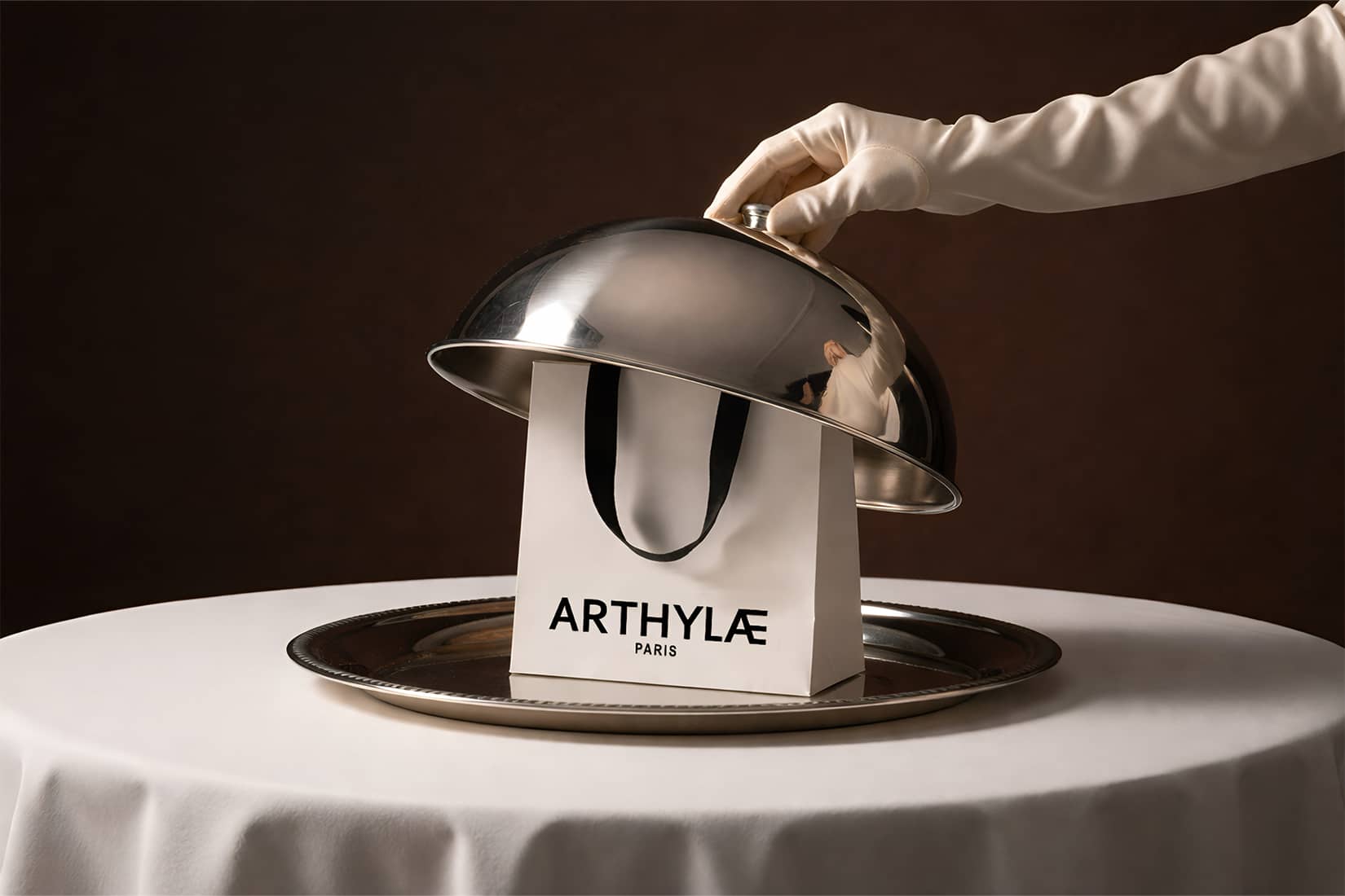 Arthylae-cloche-branding-contact-hospitality